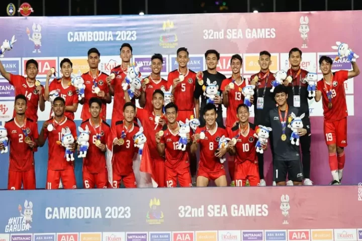 Potret tidur nyenyak ala Timnas Indonesia U22 usai raih medali emas di SEA Games 2023, netter: Manis banget!