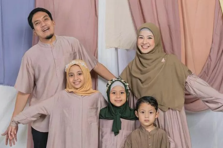 Desta gugat cerai Natasha, netizen minta mereka kembali berdamai: Kasihan anak-anak bang!