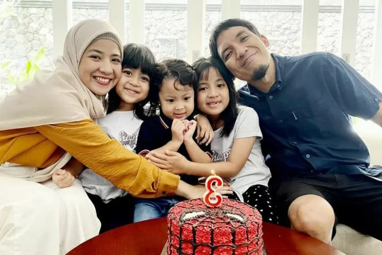 Rela nikah muda usia 19 tahun, mirisnya kini Natasha Rizky digugat cerai Desta: Aku jadi korbannya!