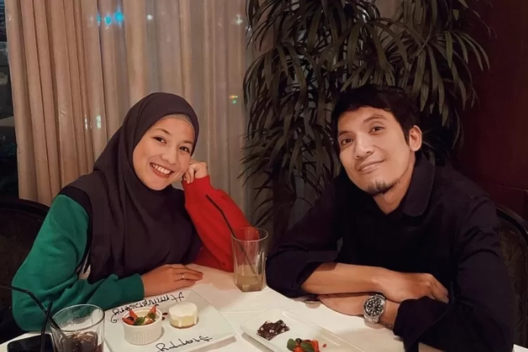 Sempat di skors dan restu nikah sempat sulit didapat, perjalanan cinta Desta dan Natasha Rizky penuh lika-liku