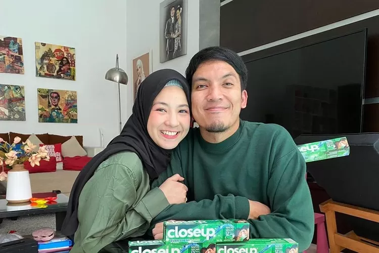 Lebih tua 16 tahun, Natasha Rizky ngaku Desta Mahendra tak lebih dewasa darinya: Orang mikirnya..