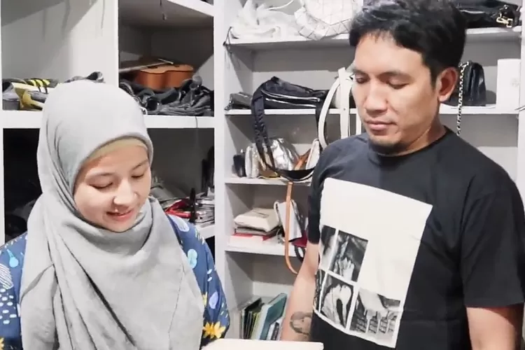 Soal ibadah jadi gegara Desta ceraikan Natasha Rizki, pengacara angkat suara: Bahasa dari mana?