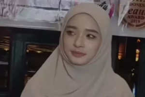 Inara Rusli Istri Virgoun buka cadar demi hidupi anak-anak, 'saya buka cadar karena Allah'