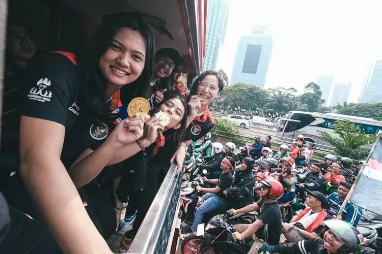 Diarak pertama kali, kapten Timnas Basket Indonesia Putri mengaku senang dan bangga