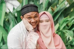 Kasihan Inara Rusli lepas cadar malah dikatai jual diri, warganet ramai membela: Emang pernah di posisi dia?