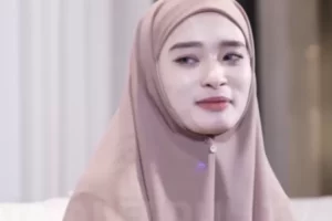 Trauma berulang, Inara Rusli teringat perceraian yang terjadi di masa lalunya saat berusia 7 tahun: Aku korban