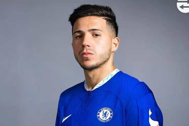 Enzo Fernandez disebut tak menikmati permainan Chelsea di Premier League, Redknapp: Dia tersesat!