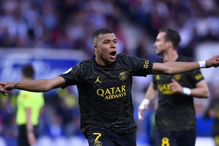 Kylian Mbappe borong dua gol saat PSG kalahkan Auxerre, Les Parisiens di ambang juara Ligue 1