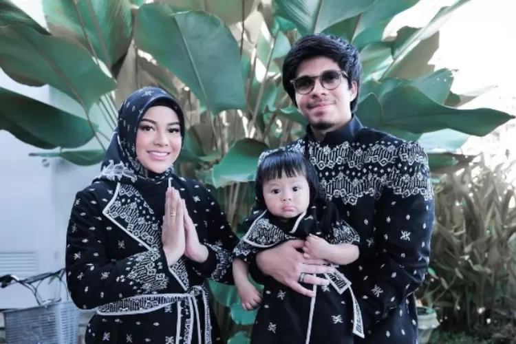 Siap jadi kakak? Begini aksi gemas Ameena ciumi perut Aurel Hermansyah yang lagi hamil anak kedua