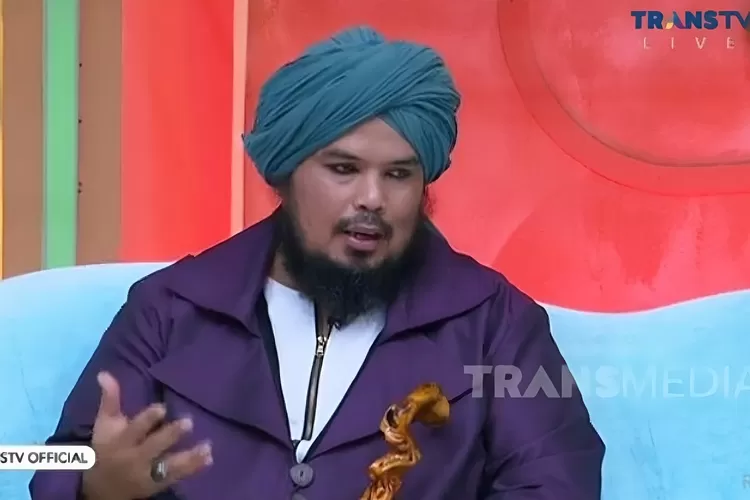 Pro kontra Inara Rusli buka cadar di depan publik, Ustaz Derry beri penjelasan: Adabnya yang tinggi..