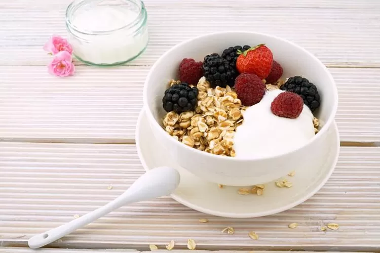 Doyan sarapan sehat? Simak 5 manfaat kesehatan oatmeal, salah satunya bisa jadi andalan untuk diet