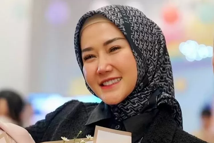 Bela sahabatnya, Marissya Icha ancam laporkan polisi penyebar video panas mirip Rebecca Klopper