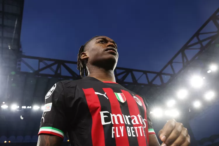 Ini alasan di balik AC Milan tunda pengumuman kontrak baru Rafael Leao