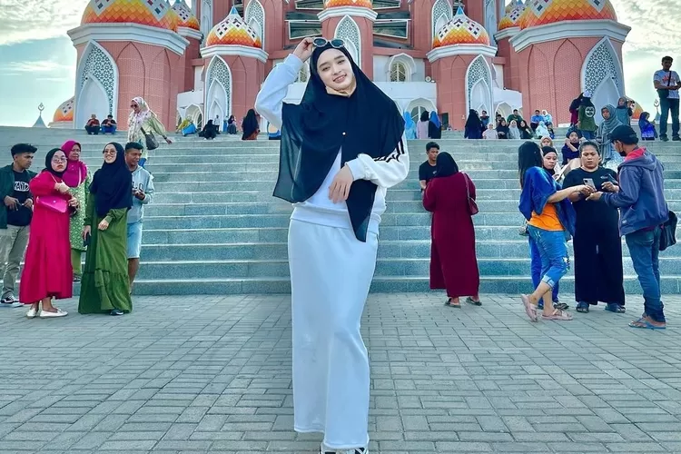 Disebut positive vibes dan terlihat ceria, Inara Rusli justru minta maaf pada netter karena ini