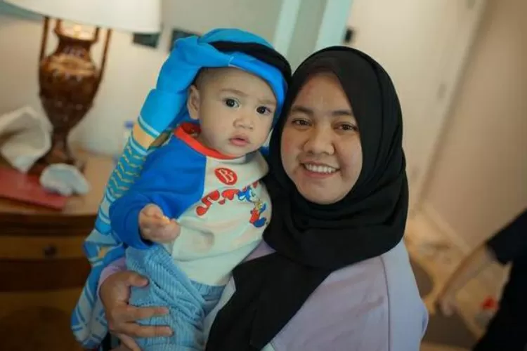 Nyelonong ingin cium bibir Baby Rayyanza ‘Cipung’, Mbak Lala panen hujatan: Walaupun bos baik, harusnya…