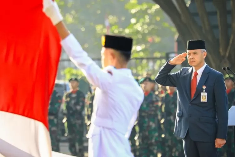 Ganjar Pranowo Hadiri Wisuda SMKN Boarding Jateng: Tetaplah Istiqomah di Jalur Perjuangan