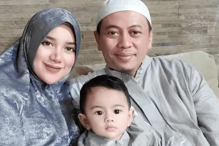 Beda versi dengan Bebi Silvana, Opick bantah ekonomi jadi penyebab konflik rumah tangga