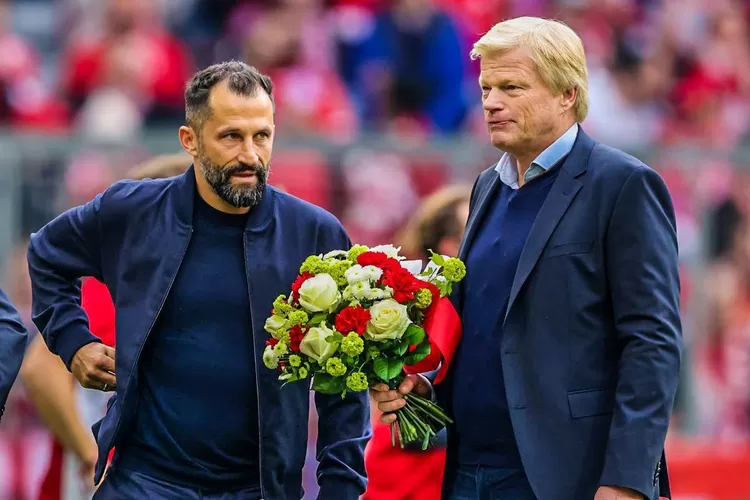 Bayern Munchen pecat Oliver Khan dan Hasan Salihamidzic dalam perayaan juara Bundesliga ke-11 berturut-turut