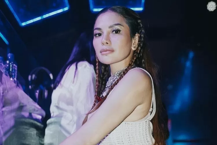 Ngamuk anaknya bekerja, Nikita Mirzani nangis minta didoakan cepat mati oleh Lolly: Biar kamu dapat harta