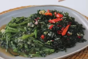 Makan kangkung bikin ngantuk? Mitos atau fakta? Simak penjelasan berikut biar nggak salah kaprah