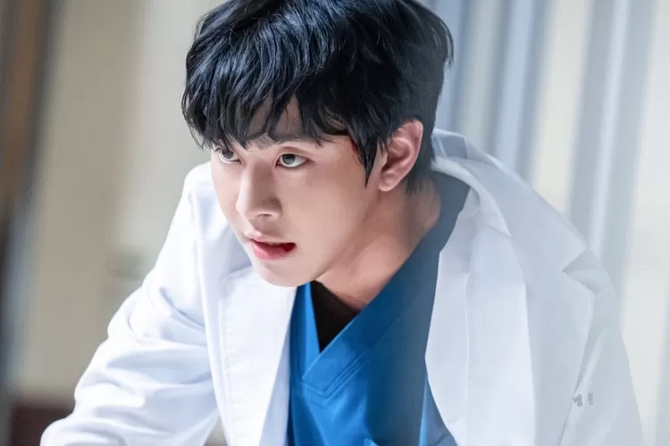 Sinopsis Dr Romantic 3 episode 11: Akibat tangan tertimpa reruntuhan, Seo Woojin terancam tidak bisa...