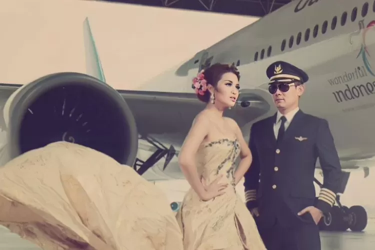 Fitri Carlina terpaksa harus LDR dengan suami, usai pensiun jadi pilot di Garuda Indonesia