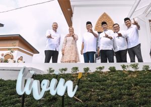 Bank Mandiri menghadirkan UMKM Center sebagai pusat pemasaran produk-produk kreasi UMKM di Kawasan Wisata Religi Masjid Endan Andansih, Kabupaten Purwakarta.