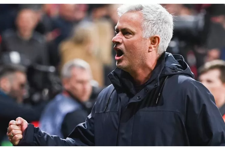 Kalah di final Liga Europa, Mourinho galau tentang masa depannya di AS Roma: Saya ingin bertahan tapi...