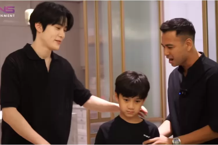 Bertemu pertama kali, momen Jaehyun NCT salim ke Rafathar sukses bikin netizen ngakak: Kurang briefing nih!