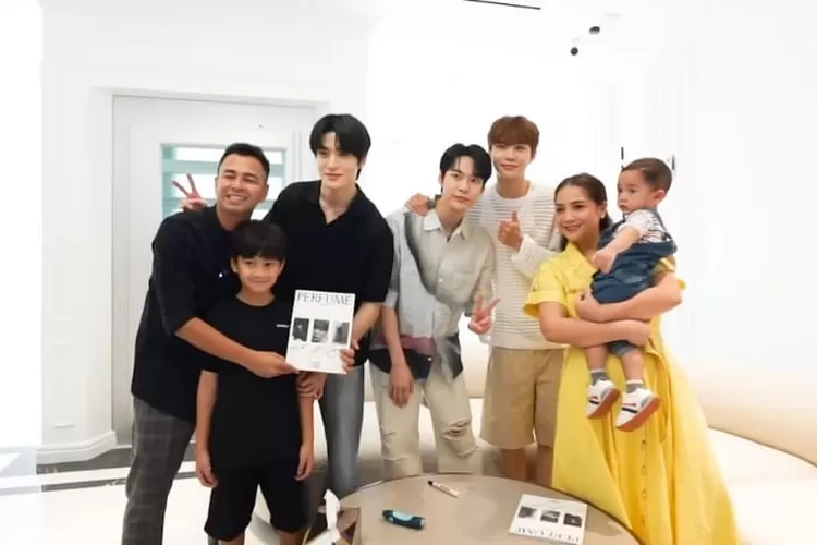 Baru diangkat jadi anak Raffi Ahmad, NCT DoJaeJung sudah minta warisan rumah, Doyoung: Beri kita rumah ini