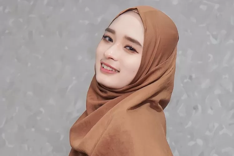 Makin populer makin dicibir, unggahan Inara Rusli sentil soal warna kulit buat netizen geram: Situ menghina..