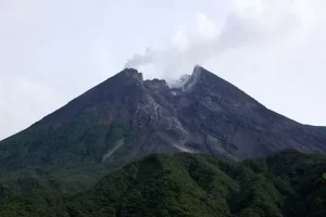 Merapi Catat Adanya 97 Gempa Guguran, Disusul Suara Gemuruh karena Gempa Tektonik