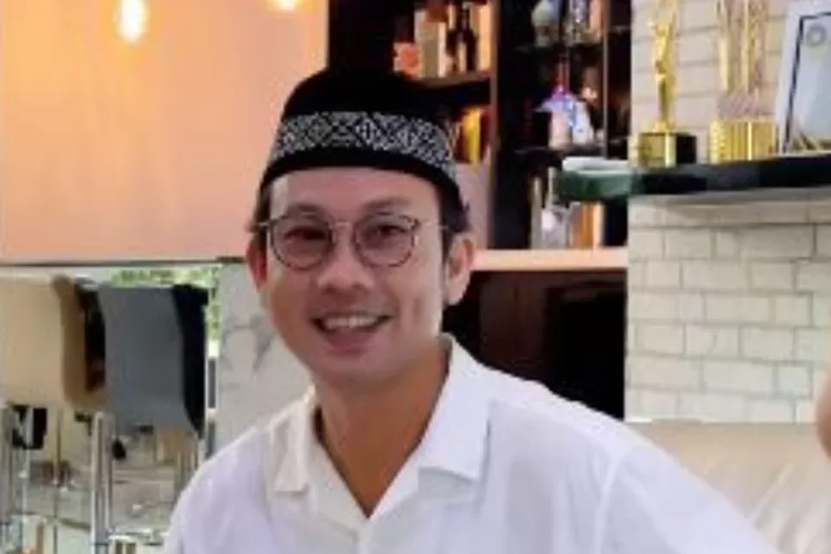 Diprotes tak pernah undang pendeta, Denny Sumargo santai jawab ajakan log in Islam: Menurut aku enggak salah