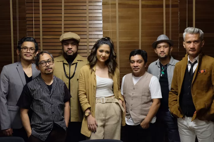 Bersama Tiara Effendy, The Groove rilis lagu Lebih Indah sebagai pembuka EP berjudul Sejiwa