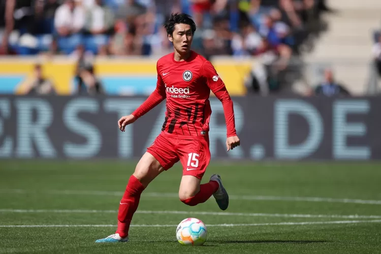 Daichi Kamada resmi pemain bebas transfer, Liverpool ingin tikung AC Milan