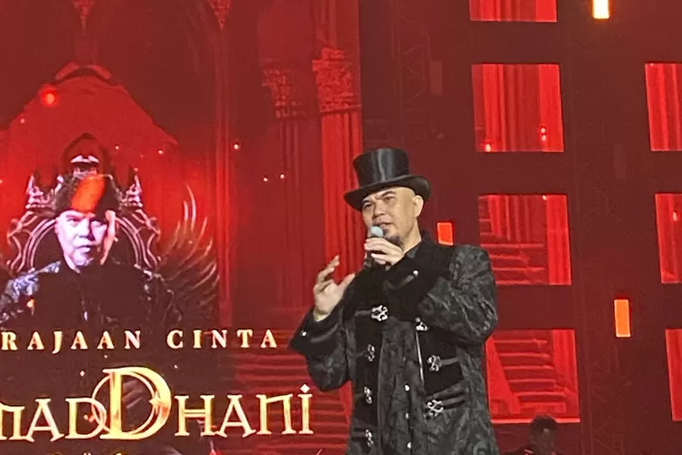 Di acara konser, Ahmad Dhani tiba-tiba tampilkan foto bareng Maia Estianty yang ini, penonton heboh