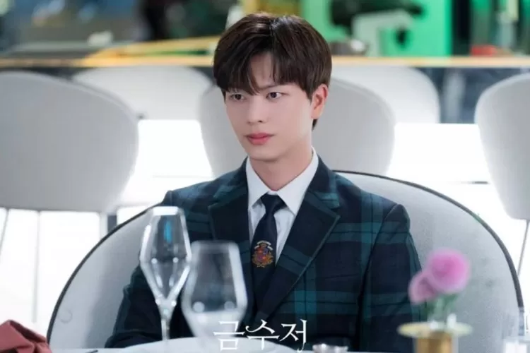 Belum mau main di drama komedi romantis, Yook Sung Jae kasih alasan begini