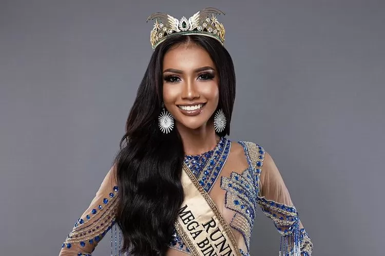 Momen ciamik! Area intim Chesy Anribka nongol saat jalan di panggung Miss Mega Bintang