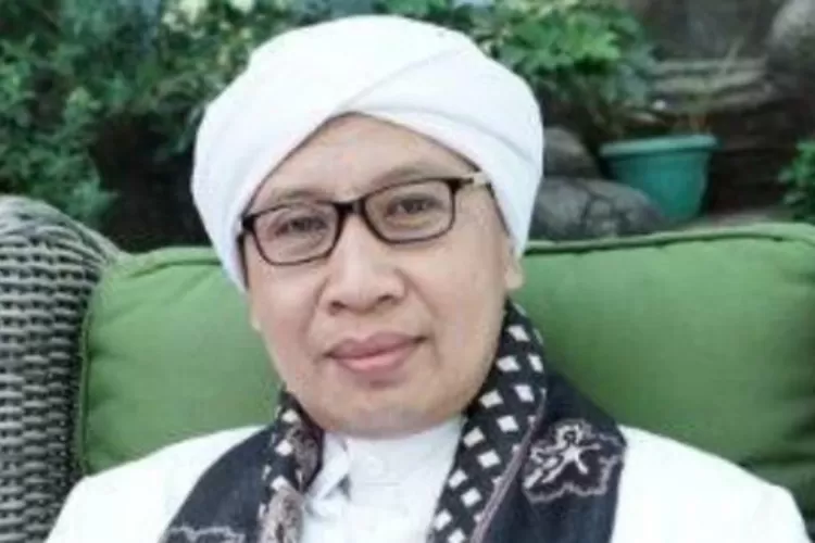 Begini tanggapan Buya yahya soal Inara Rusli yang buka cadar di depan media: Pada dasarnya...