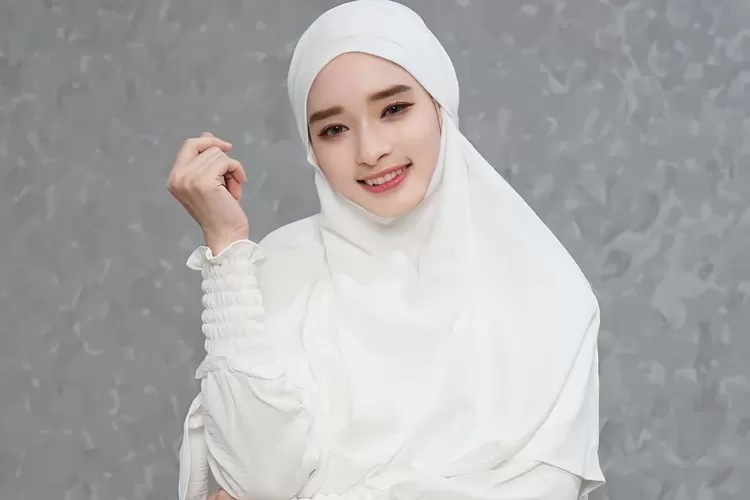 Usai lepas cadar, Inara Rusli diduga pakai baju transparan, netizen: Nggak etis...