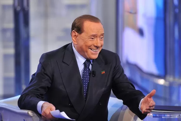 Mantan pemilik AC Milan Silvio Berlusconi meninggal dunia