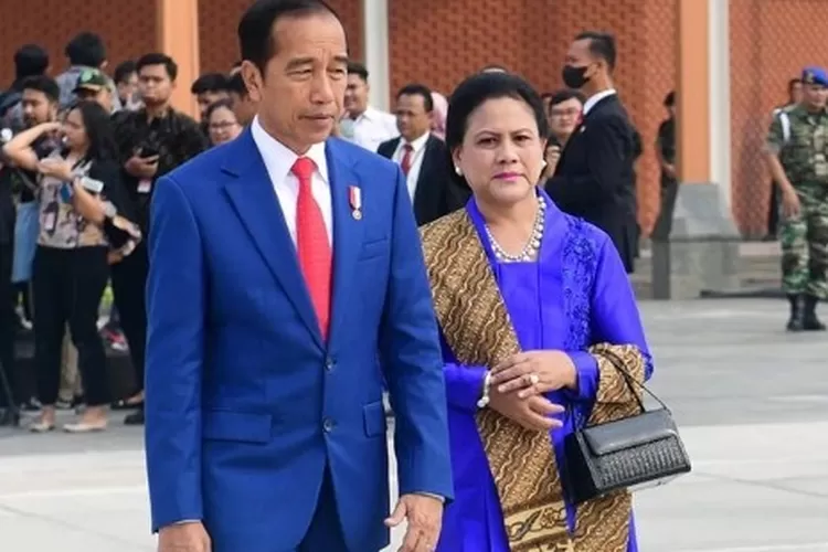 Sekelas istri presiden gak sombong, begini momen akrab Iriana Jokowi saat ngobrol sama masyarakat