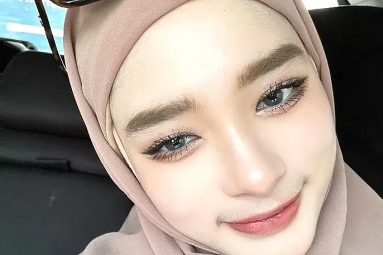 Disebut sudah berani pamer lekukan tubuh, Inara Rusli dikritik: Kalau tak mampu...