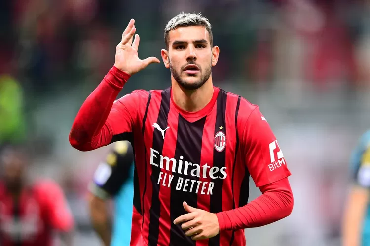 Theo Hernandez pemain AC Milan  jadi rebutan duo Manchester