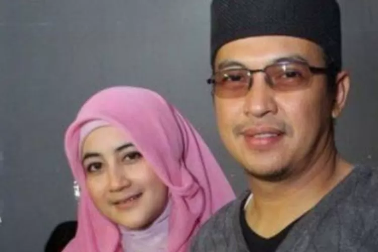 Awalnya dipaksa pakai jilbab, Umi Pipik pakai baju seksi pertama kali ketemu mertua: Rok mini, rambut pirang