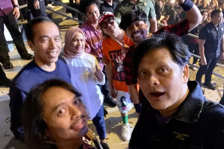 Gelar konser Anniversary 30 tahun band Gigi, Arman Maulana sampai terharu ditonton langsung Presiden Jokowi