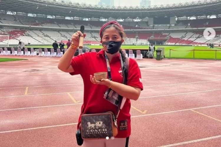 Beraksi di GBK kawal Indonesia vs Argentina, Rara Pawang Hujan gagal kendalikan langit