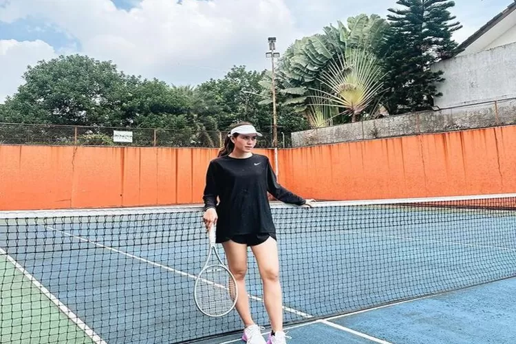 Ternyata Syahnaz Sadiqah suka olahraga tenis! Ini seluk beluk tentang olahraga tenis