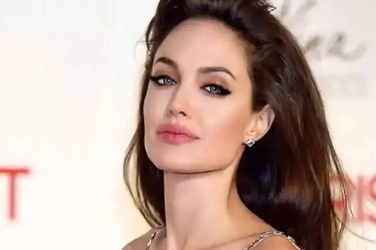 Yuk intip strategi diet dan olahraga Angelina Jolie untuk menjaga tubuh ramping yang menarik