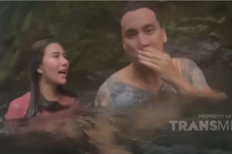 Beredar rekam digital video Syahnaz Sadiqah dan Rendy Kjaernett basah-basahan di Air Terjun